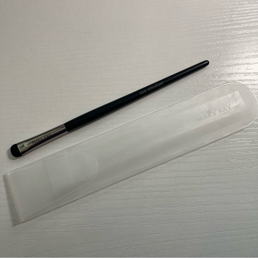 Mary Kay Eye smudger brush